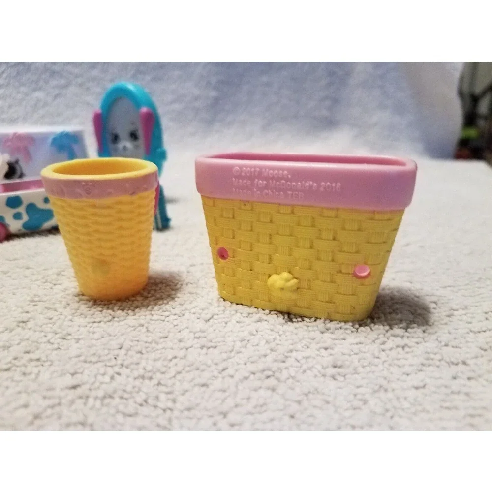 Lot‎ 9 items Shopkins Ice cream parlor and kitty dinner party